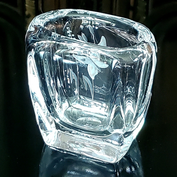 5 1/2" Tall Crystal Butterfly 🦋 Vase - Picture 13 of 13
